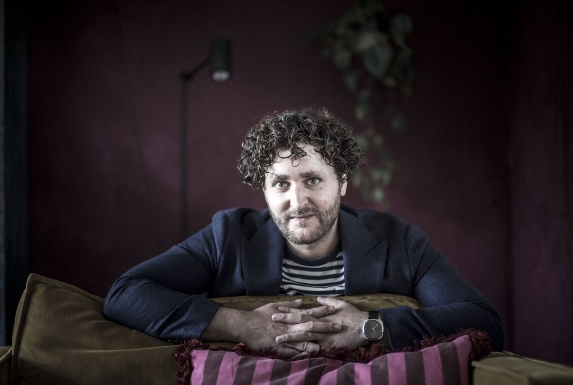 2 vermeld fotograaf Carel Schutte