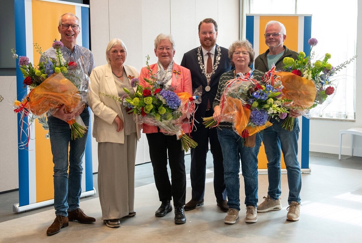 Groepsfoto lintjesregen 2026 Losser.jpg